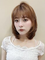 >>ミディアムにたっぷりレイヤーを入れて動きのあるスタイルに♪