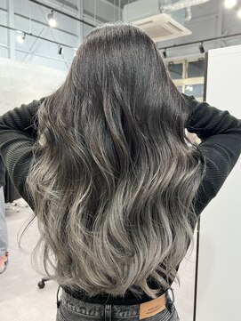 ヴィア 京都烏丸(Via) グラデーションカラー/ホワイトシルバー/ブリーチ/髪質改善