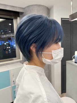ルーブ トウキョウ(Loob. TOKYO) ネイビーカラー.ブルーカラー（Wカラー）.青×ショートカット
