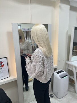 カリーナ(CARINA) ホワイトカラー/ホワイトブロンド