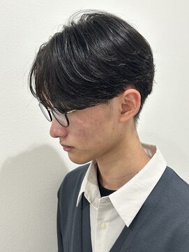 ヒュイル バイ ニアウ(Hwyl by Niau) メンズマッシュセンターパートスパイラルパーマニュアンスパーマ