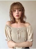 ハイライト前上がりショートプラチナブロンドウルフボブ