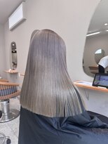 シカ 神戸三宮元町店(Cica)&nbsp;ブリーチ ミルクティー グレージュ ハイトーン 夏 三宮