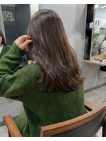 アトレ アネックス(attrait ANNEX)&nbsp;透明感グレージュカラーのミディアムスタイル