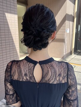 コス(KoS) 結婚式お呼ばれシニヨンアレンジ