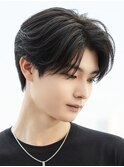 黒髪ニュアンスフェザーセンターパート曲がる縮毛矯正