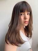 力の抜けたリラックスロング 透け感カラーで軽さをプラス