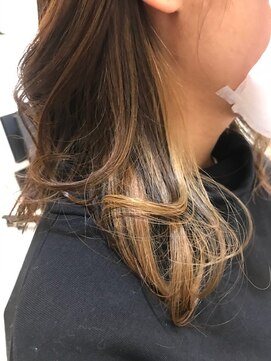 ヘアーアンドメイク アムール(hair&make Amour) 職場にもOKなインナーカラー
