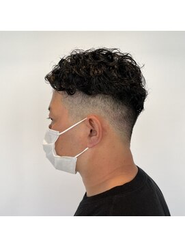 デュード(Dude) スキンフェードカット/ツーブロックショート/ダークグレージュ