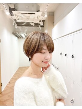 モルニ(MORNI) 髪質改善トリートメント_マロンベージュ Aラインボブ かきあげ