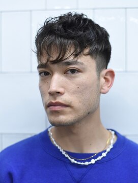 メリケンバーバーショップ コウベ(MERICAN BARBERSHOP KOBE) スーツ短髪ツーブロック束感モテる黒髪シークレットパーマ流行