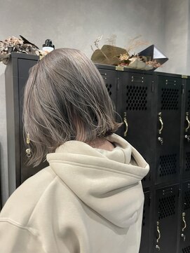 アチーブ ヘア デザイン(achieve hair design) カジュアル斜めバング外ハネボブ ハイトーンシルバーカラー