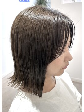 コレット 宇都宮(collet Gigi) 斜めバング/グレージュカラー/デザインカラー/切りっぱなしボブ