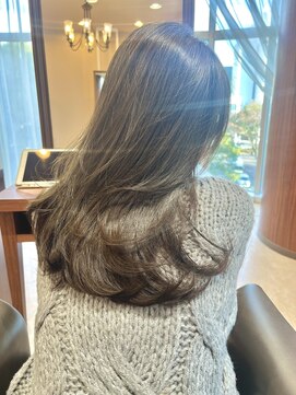 レジナヴィータ 栄(Reginavita) コテ巻き風パーマ×オリーブベージュカラー