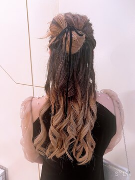 ヘアメイク ジェイエム ハーフアップ縦リボン