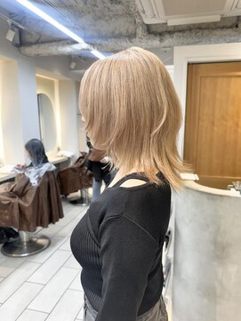 テトラ バイ ネオリーブ 横浜西口店(tetra by neolive) ダブルカラー　ミルクティーベージュ　ブリーチ　ウルフカット