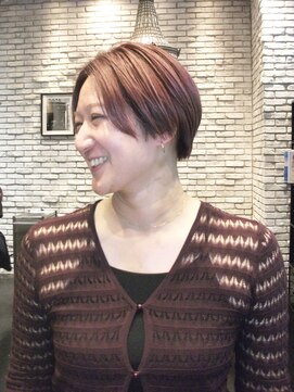 エン(YENN) グレイッシュピンク × コンパクトショート