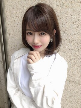 ミディアムボブ　小顔ヘア　前髪カット