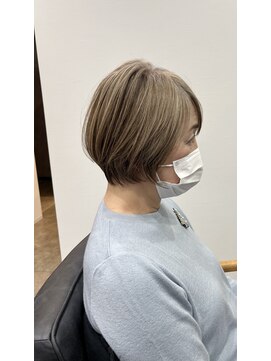 ショートカット　白髪ぼかし