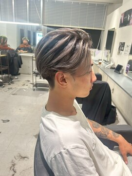 メンズサロン キング 高槻店(Men’s salon K!ng) フェザーショートアップバングセンターパートメンズハイライト