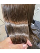 【ダメージ特化の提案】他店で断られた悩みも。メテオアルカリ酸熱で叶える「思わず触れる美髪」