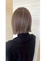 エープラス(A+) 切りっぱなしボブ、ナチュラルハイライト