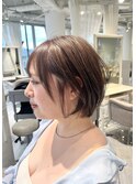 透明感ベージュ×ショートボブ