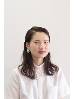 ファミリィ (PHAMILEE)&nbsp;タイトにたちあげたクールなミディアムスタイル