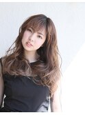 束感のあるロングヘア