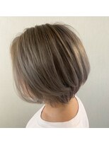 ライズ バイ レボ(RISE by REVO)&nbsp;ペールベージュセクションカラーグラデーションカラー外ハネボブ