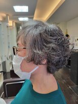 榮美容室 本店 カーリーショート