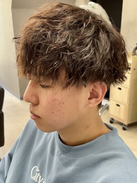 フイ 代々木(Hui) ツイストスパイラルパーマ/波巻き