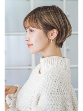 イーズ 鎌倉(e's) 《e's イーズ鎌倉》ダブルカラーで軽やかなショートヘア