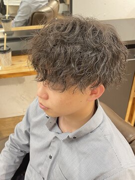 クオンヒール 淀屋橋店(QUON HEAL) スペインカール/スパイキーショート/フェザーパーマ/フェード×