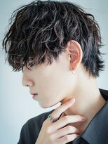 原宿センターパートウルフカットシャドウパーマゆるめ黒髪 20代