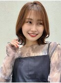 くびれヘア大人かわいい外ハネボブアッシュベージュ明るめカラー