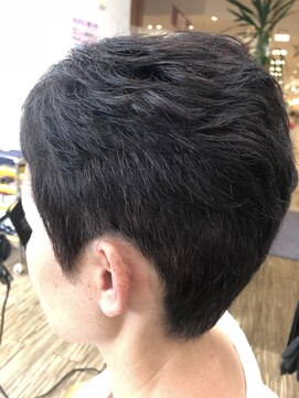 美容室アセント ベリーショート