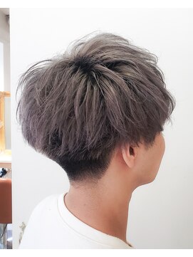 ネイロ(NE/LO) ハイトーンシルバー×スパイラルパーマ