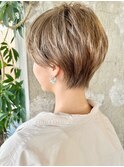 耳掛けマッシュショート／アッシュベージュ／表参道／40代50代