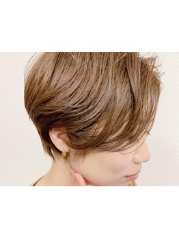月250人の指名顧客担当の経歴を持つ、“ショートヘアの達人”があなたに似合うショートスタイルをご提案♪