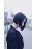 モードな前下がりボブ
