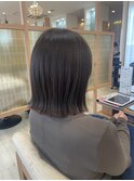 20代30代透明感暗髪アッシュブルーグレージュ切りっぱなしボブ