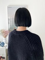 ニュイ(NUIT) ネイビーブルー暗髪透明感カラー姫カットレイヤーミニボブ