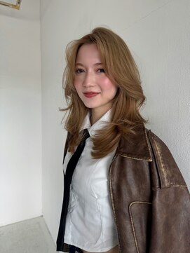 エヌ トーキョー(enu TOKYO) レイヤーカット　ブリーチ　シアベージュ