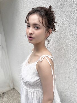 シュリット(schritt) 高めお団子アレンジ　後れ毛アレンジ　渋谷mutsuki