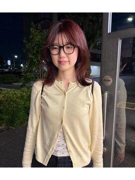 ユー(yew) ミディアム×チェリーレッド×顔まわりカット×前髪カット