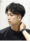 緩めツイストパーマモテ髪ツーブロックセンター分け