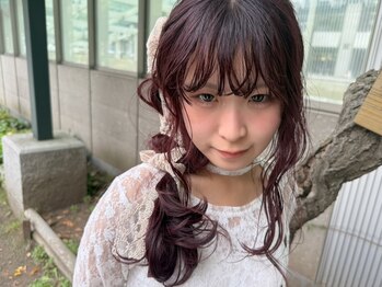 ヲタクに美容室は難しい。の写真/伸ばしかけの髪も、前髪や顔まわりのカットで雰囲気を変えて飽きがこない。カワイイの再現性◎