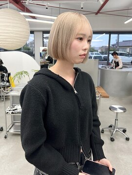 アム(am) ブリーチケアカラー/ハイトーン/レイヤーカット/ボブ