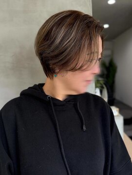 エイティエイト(88) 白髪ぼかしハイライト×くびれショート